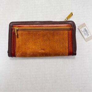 NWT FOSSIL Logan RFID Zip Around Clutch SL8247249 Missing hand strap